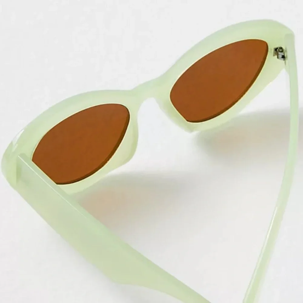 Free People trendy oval